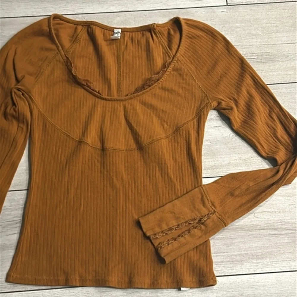 Free People Bit of Lace Layering top Autumn Pearl size XS